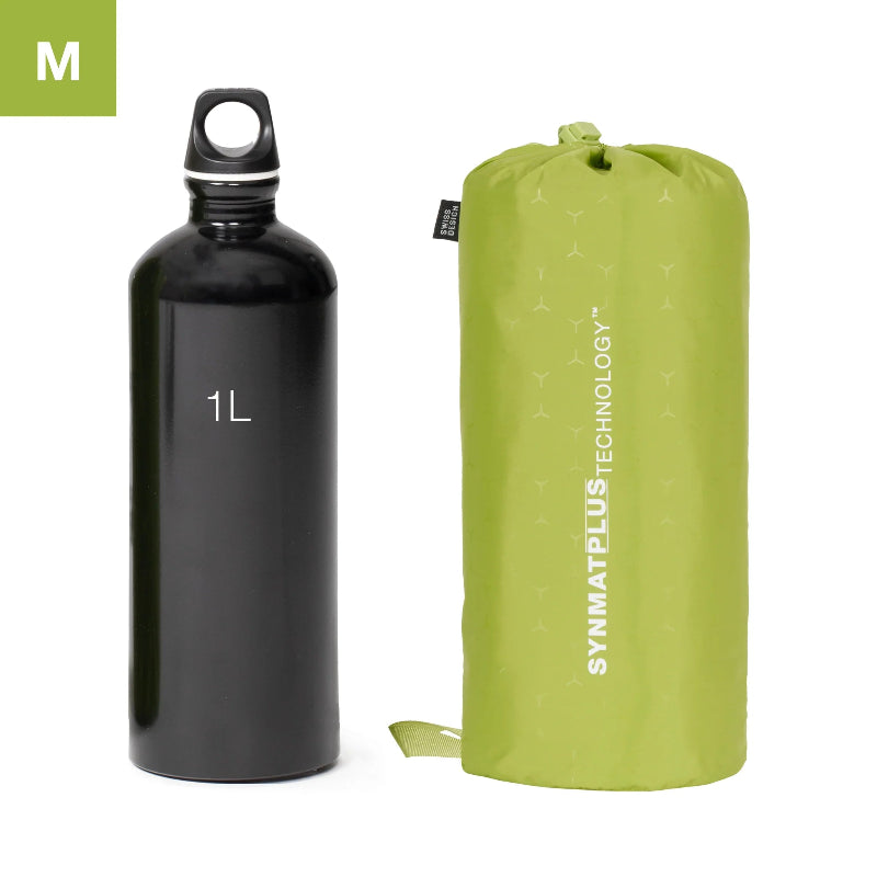 Black water bottle labeled '1L' next to a green compression sack with 'SYNAPTPLUS TECHNOLOGY' branding on a white background.