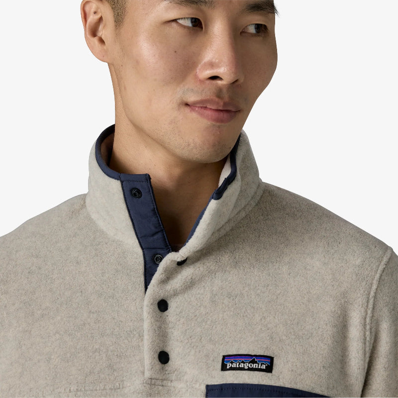 Close up of the Patagonia Men's Lightweight Synchilla Snap-T Fleece Pullover buttons