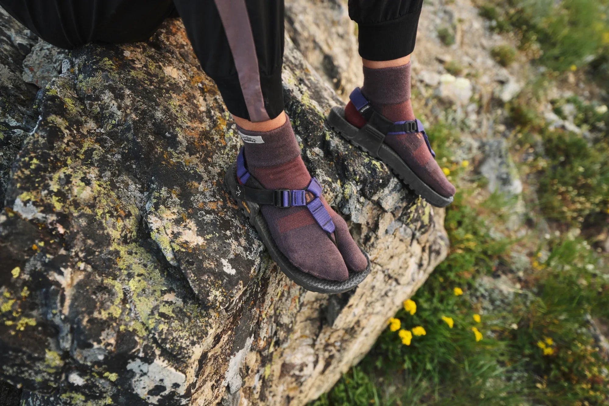 Bedrock X Injinji Performance Split-Toe Socks Mini Crew - Dusty Plum 8