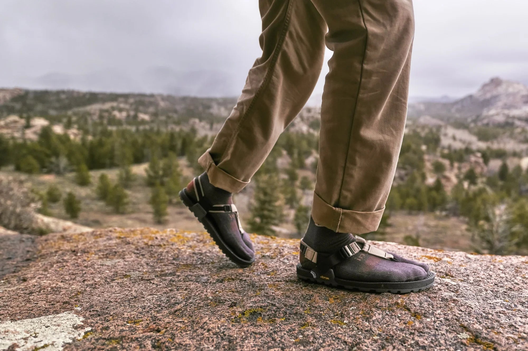 Bedrock X Injinji Performance Split-Toe Socks Mini Crew 9