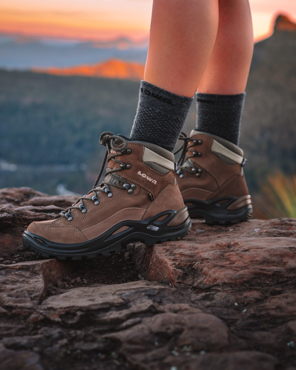 LOWA Boots Renegade GTX® Mid Wide Womens