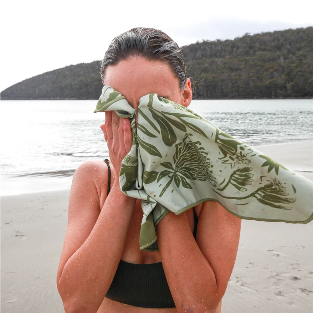 Mont Microfibre Travel Towel - Small 1