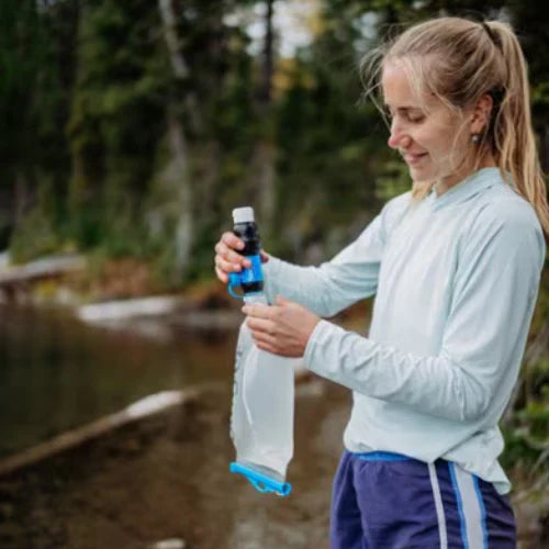 Screwing the squeeze onto a cnoc bladder